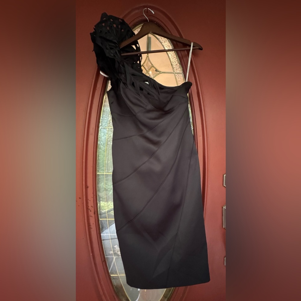 Karen Millen stunning black satin pencil dress w/dramatic one shoulder Size 8